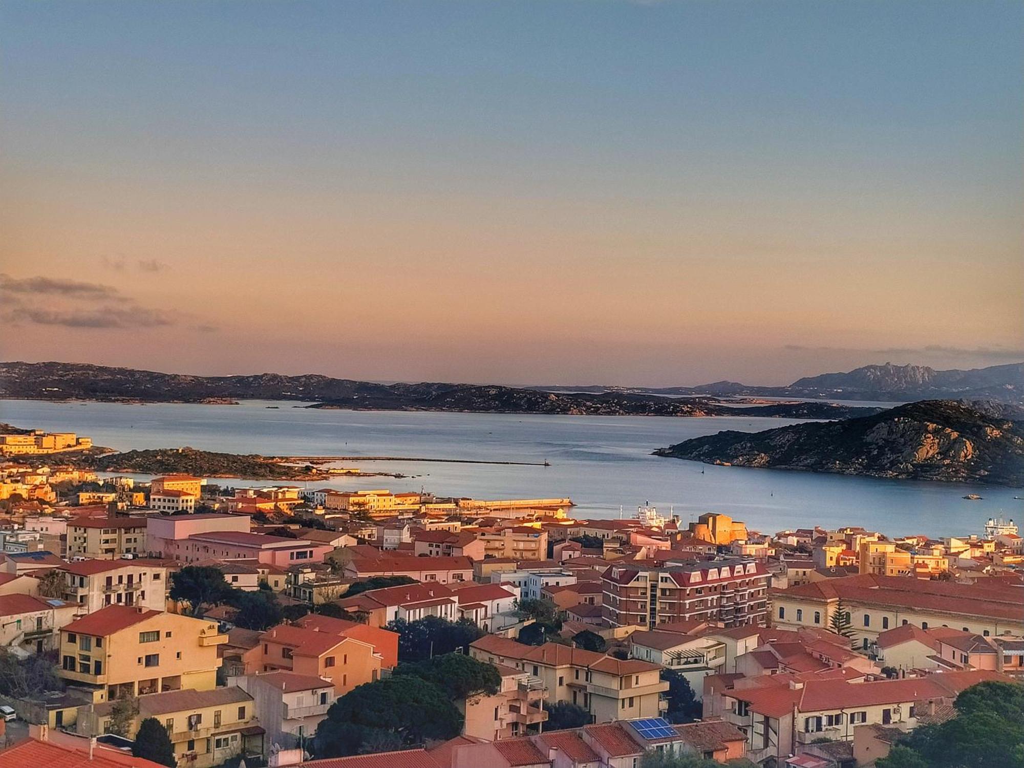 Appartamento Vista Mare A La Maddalena La Maddalena  Exteriér fotografie